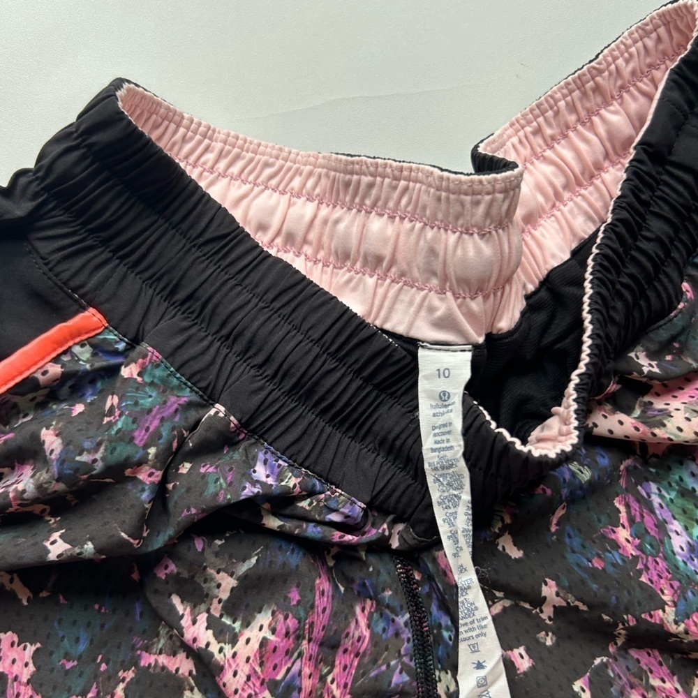 Lululemon Super Squad Short Floral Sport Black Multicolour gym running shorts - Picture 5 of 8